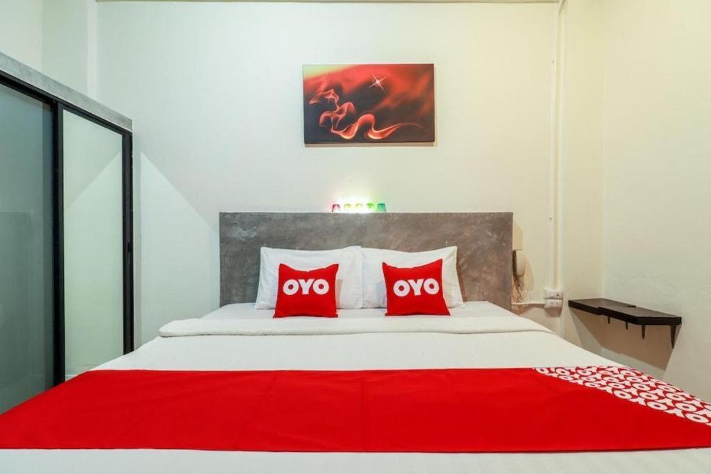 Oyo 412 7 Days Hotel Чиангмай Экстерьер фото