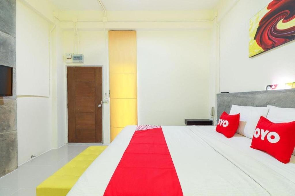 Oyo 412 7 Days Hotel Чиангмай Экстерьер фото