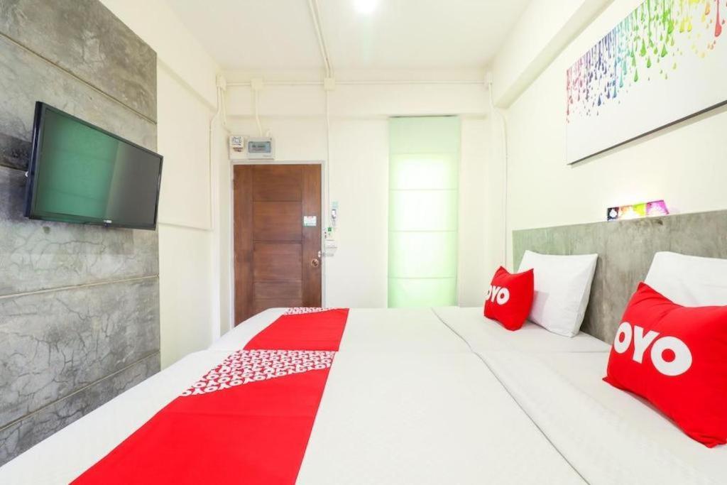Oyo 412 7 Days Hotel Чиангмай Экстерьер фото