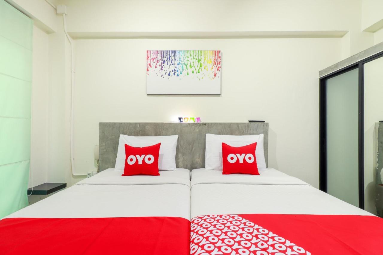 Oyo 412 7 Days Hotel Чиангмай Экстерьер фото