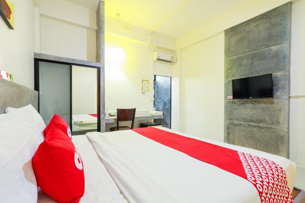 Oyo 412 7 Days Hotel Чиангмай Экстерьер фото
