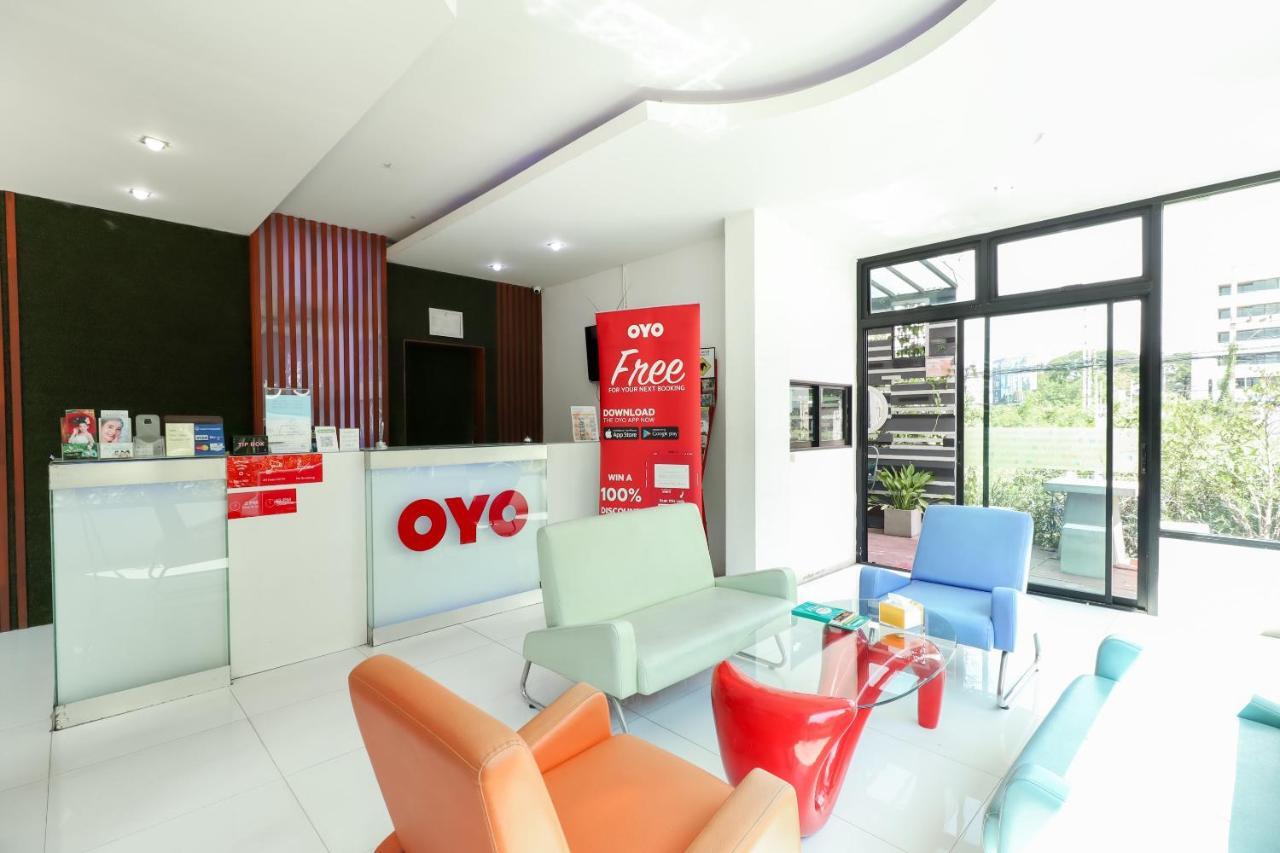Oyo 412 7 Days Hotel Чиангмай Экстерьер фото