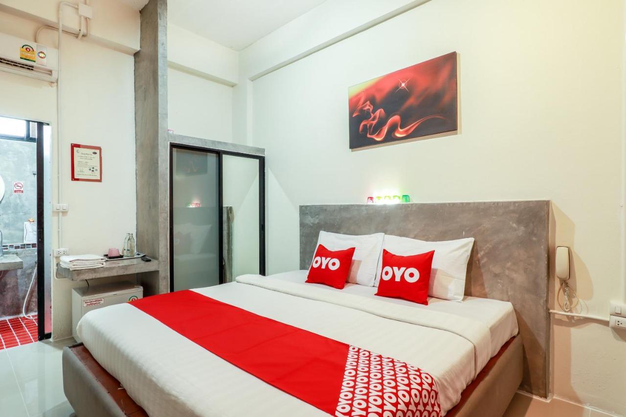 Oyo 412 7 Days Hotel Чиангмай Экстерьер фото