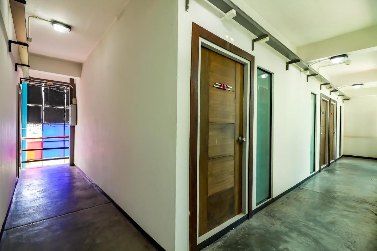 Oyo 412 7 Days Hotel Чиангмай Экстерьер фото