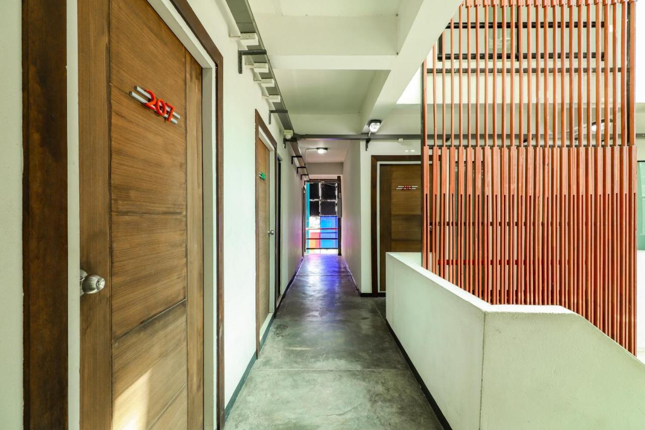 Oyo 412 7 Days Hotel Чиангмай Экстерьер фото