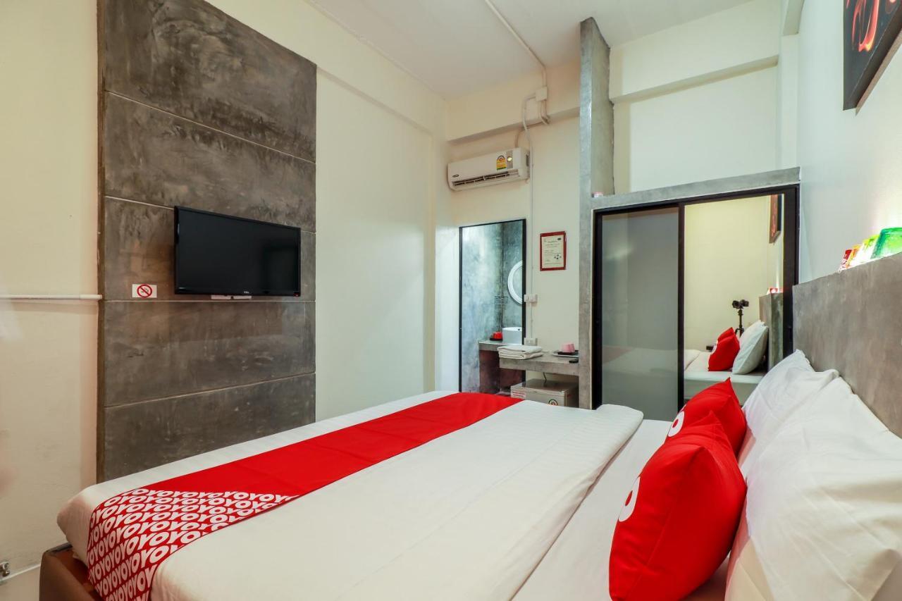 Oyo 412 7 Days Hotel Чиангмай Экстерьер фото