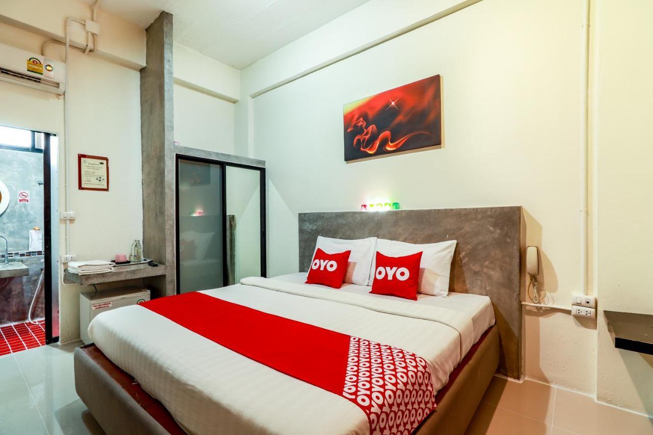Oyo 412 7 Days Hotel Чиангмай Экстерьер фото
